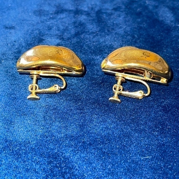 Vintage Napier Gold Crescent Shape Clip on Earrings - Picture 4 of 9